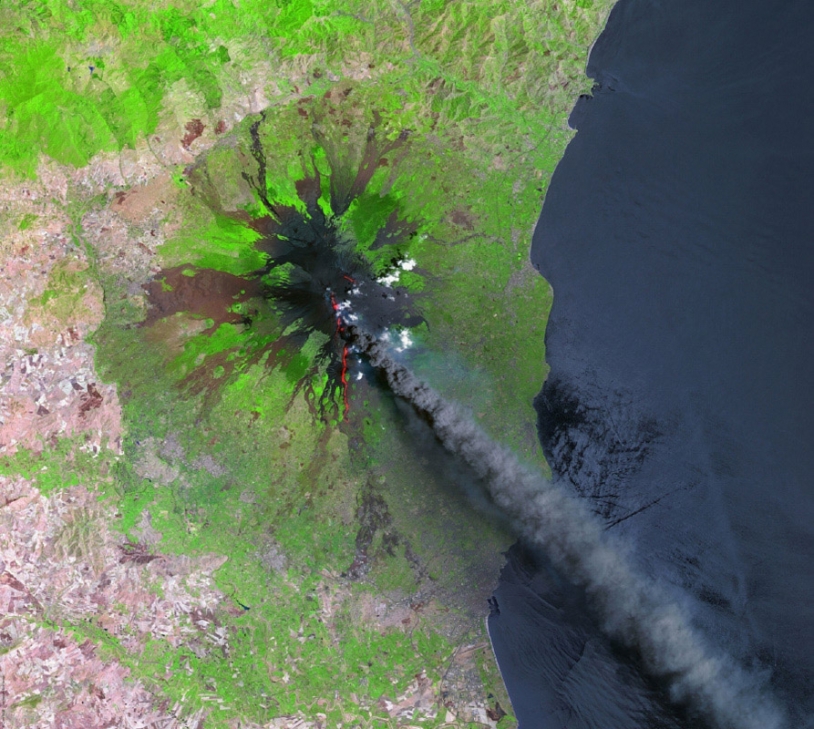 Eruption de l&#039;Etna en 2001. Crédits : CNES/Distribution Spot Image/2001